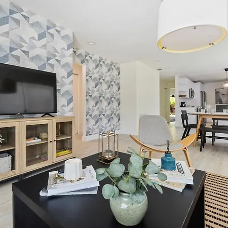 Newly Remodeled House In Miami - 3Br House With Private Yard - 5 Min Ride To Hollywood Beach